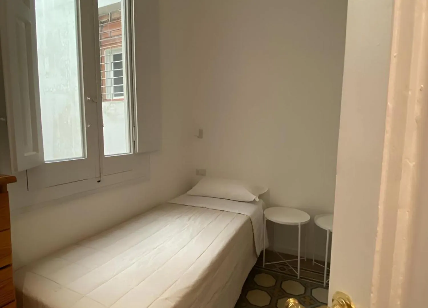 Bari Landlord 242 - Central Station Apartments