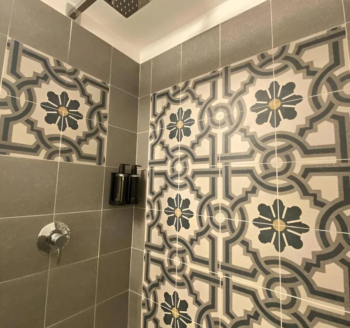 Bari Landlord 242 - Central Station Apartments