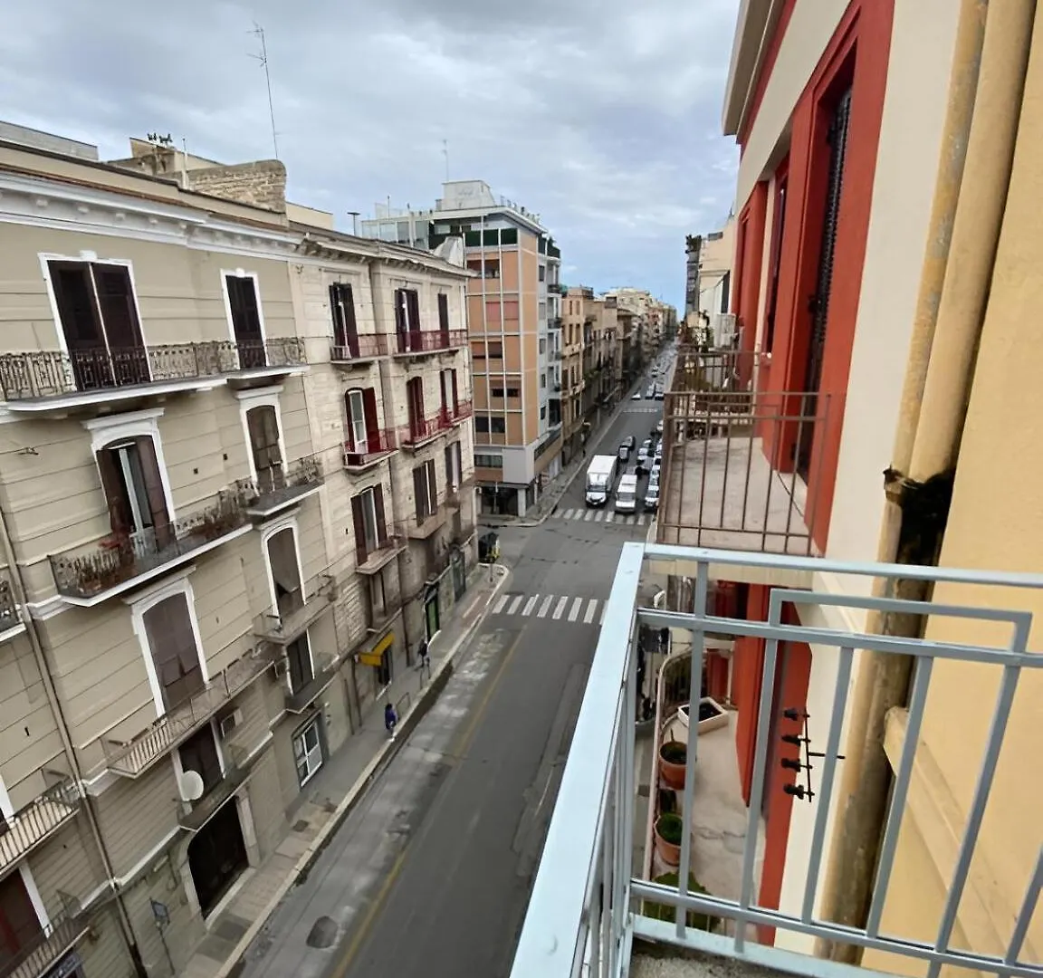 Bari Landlord 242 - Central Station Apartments 0*,